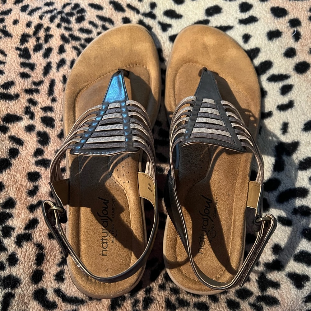 Natural Soul sandals. New without box. Size 8.5. Bronze and gold Color.